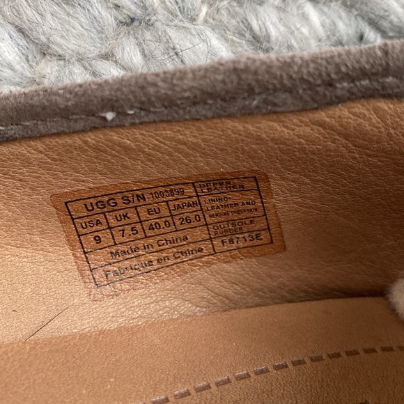 Ugg Size 9 Flats - Picture 6 of 6